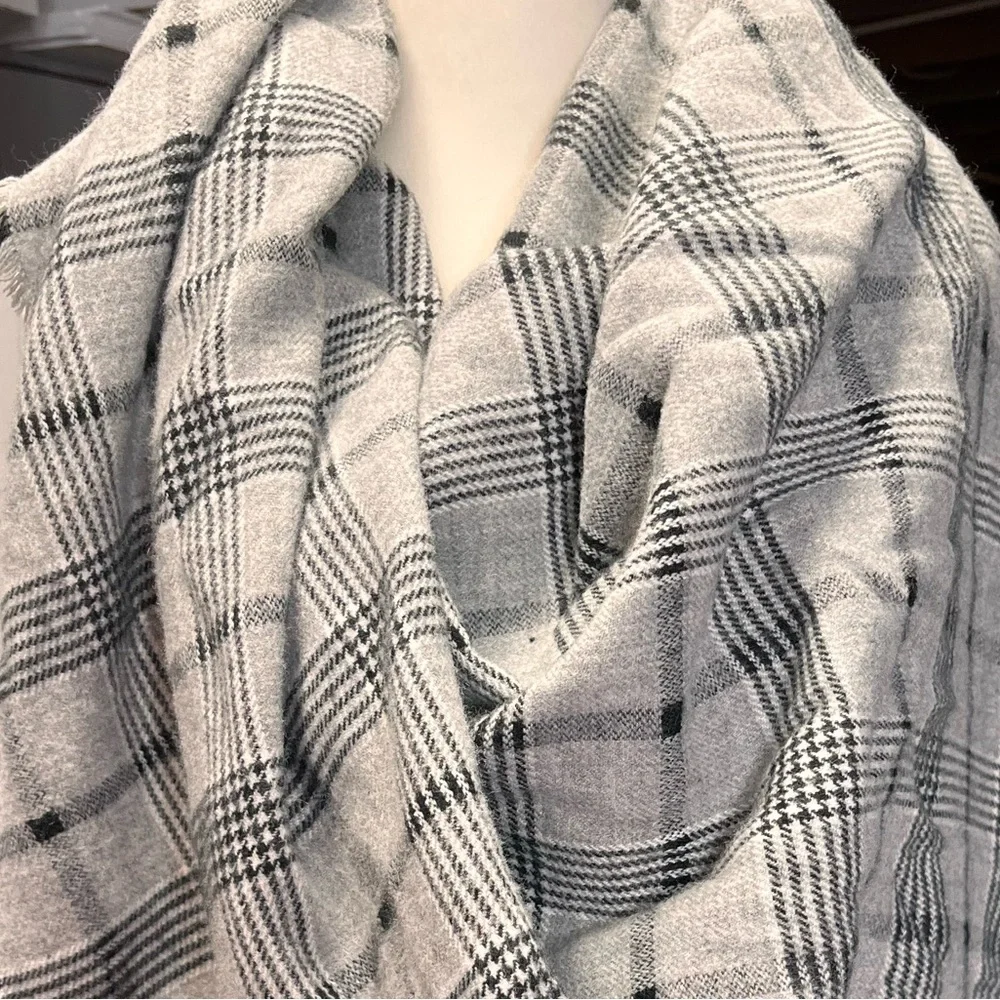 Zara Oversized Plaid Scarf Wrap Gray Black Soft Knit Blanket Scarf